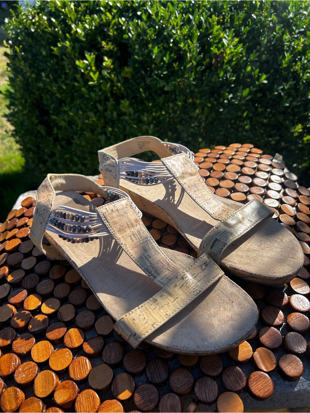 New York Transit Women's Metallic Beige T-Trap with metal beads Sandals Sz 7M